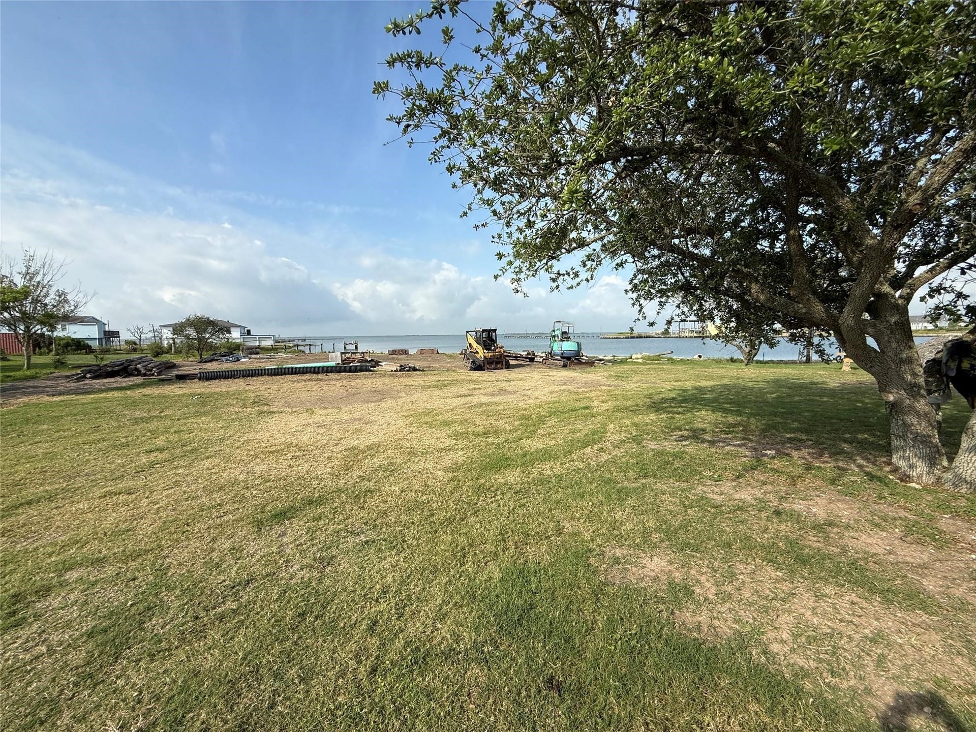 1021 17th Street, San Leon, TX 77539 there is a small piece of land between the property and the water It is NOT included with this sale