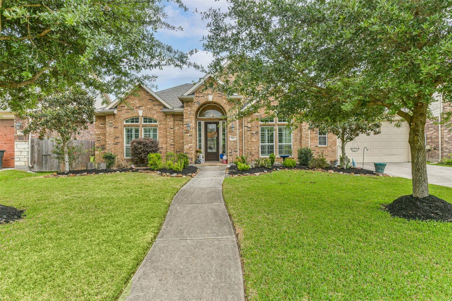 Property photo for 512 Rondel Road, League City, TX