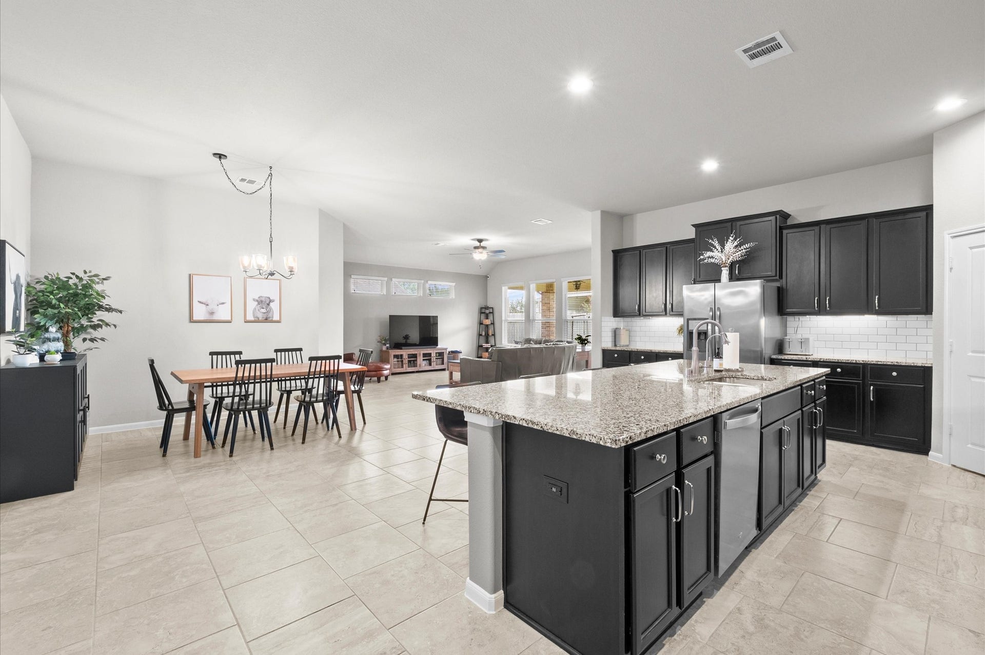 6205 Lakewood Court, League City, TX 77573 The home is open and airy with straight through site lines making it a home that can easily be used as an entertaining home.