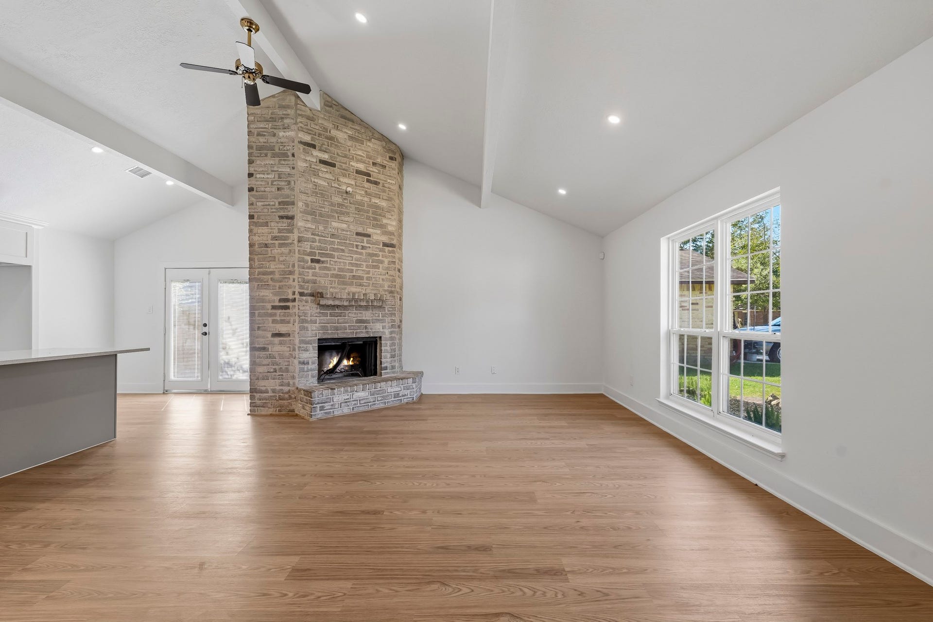 5906 Flower Gate Drive, Spring, TX 77373 Living area