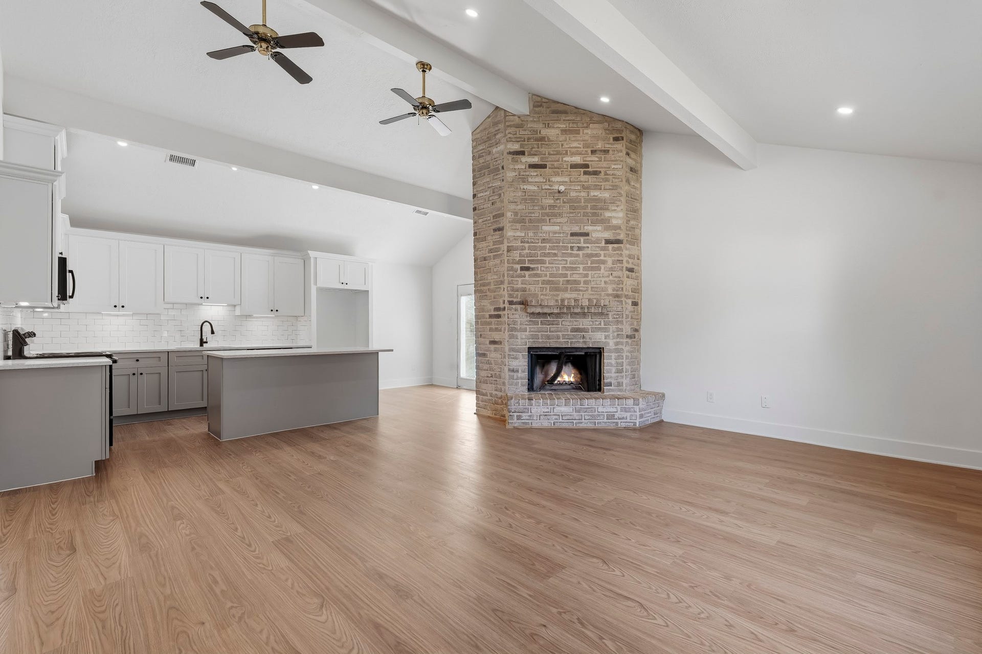 5906 Flower Gate Drive, Spring, TX 77373 Living area