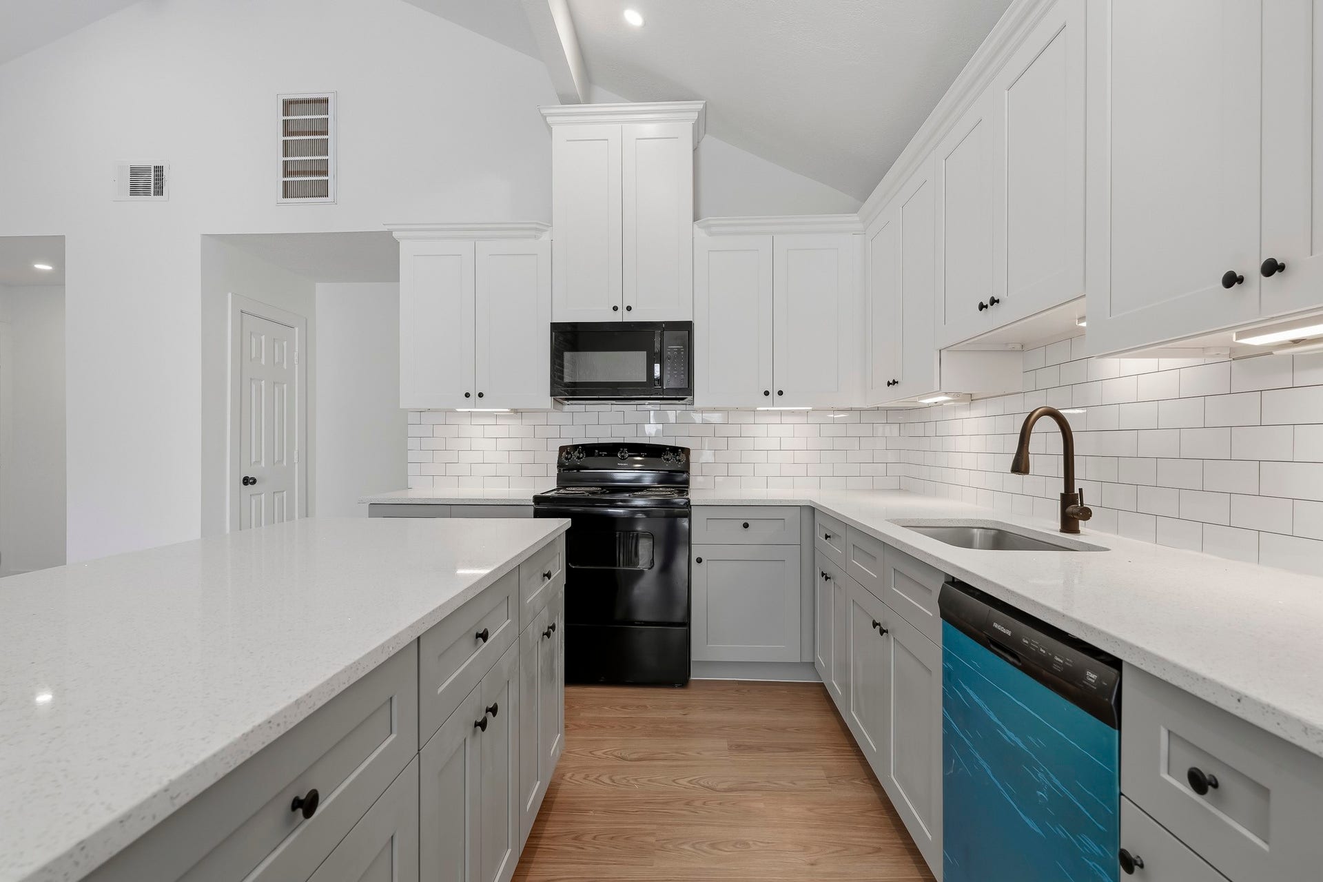 5906 Flower Gate Drive, Spring, TX 77373 Kitchen