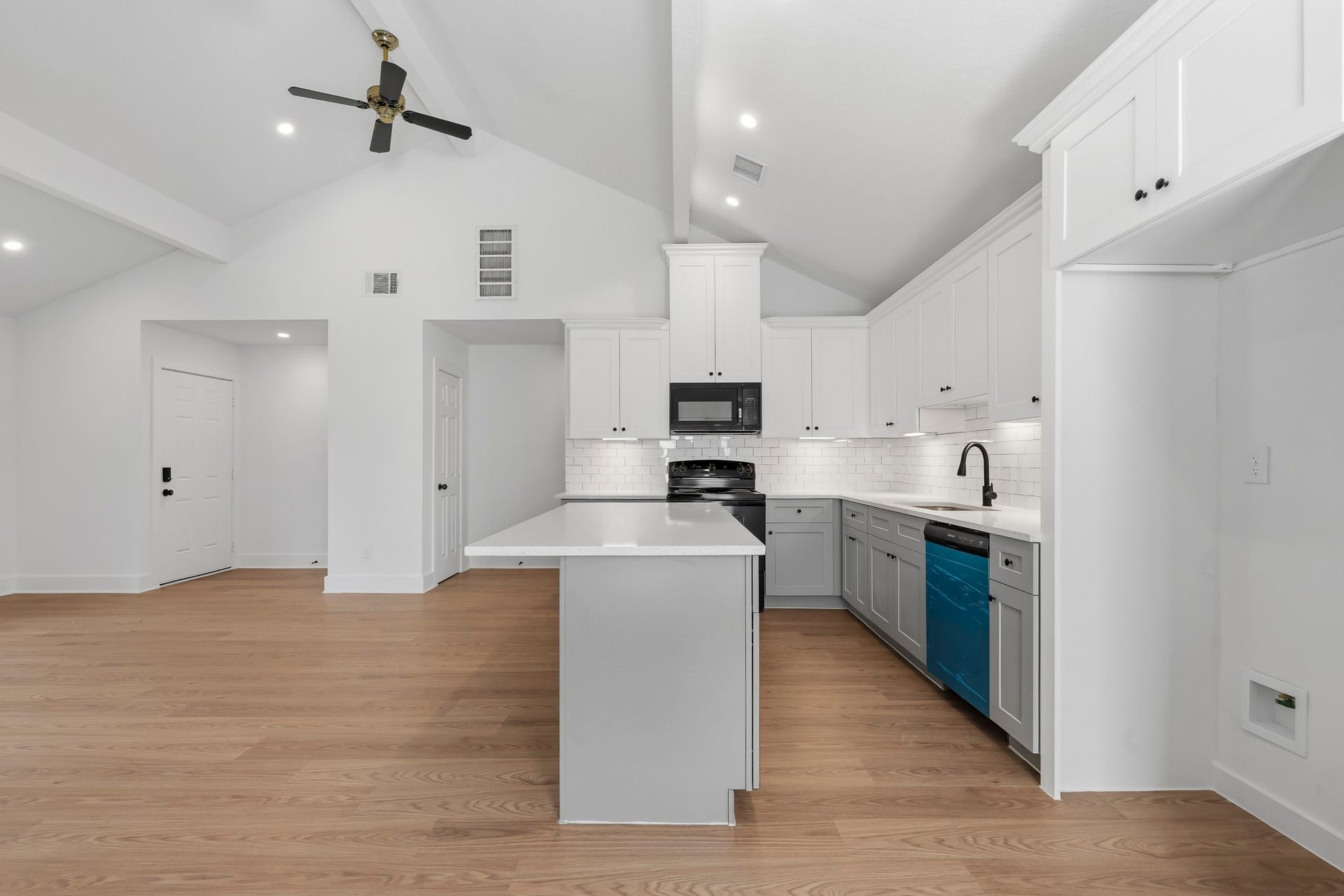 5906 Flower Gate Drive, Spring, TX 77373 Kitchen/Island