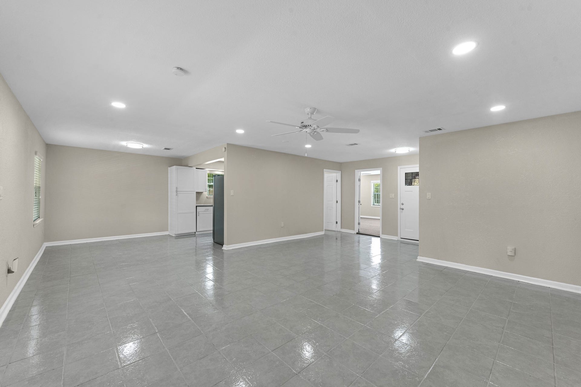 17435 Wells Drive, #CR115, Pearland, TX 77584 From here, the living room opens to the dining area and kitchen.