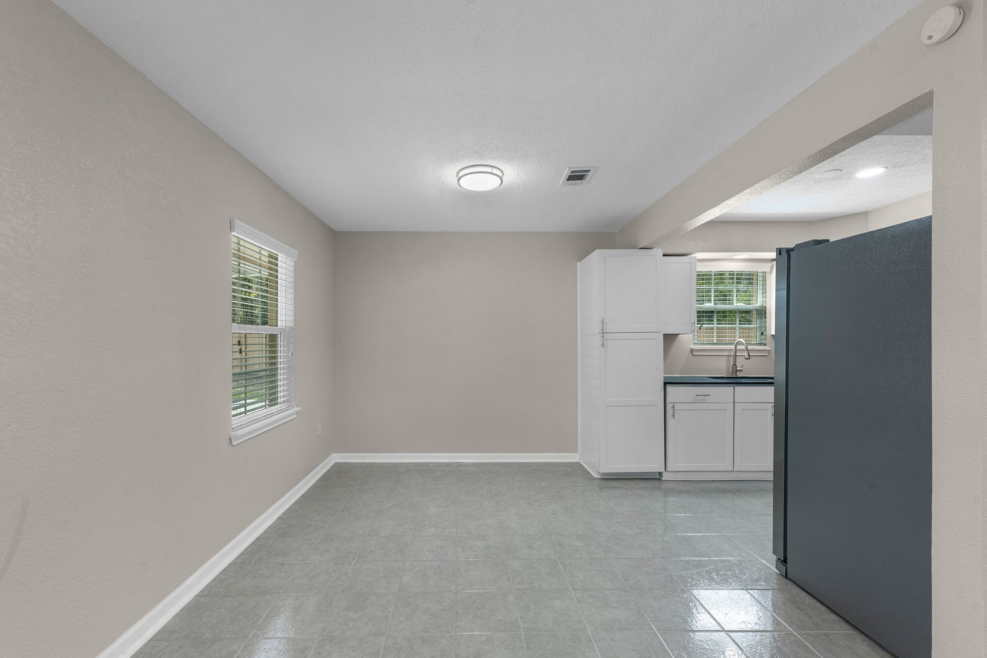 17435 Wells Drive, #CR115, Pearland, TX 77584 Just off the kitchen, the dining area features a window for natural light.