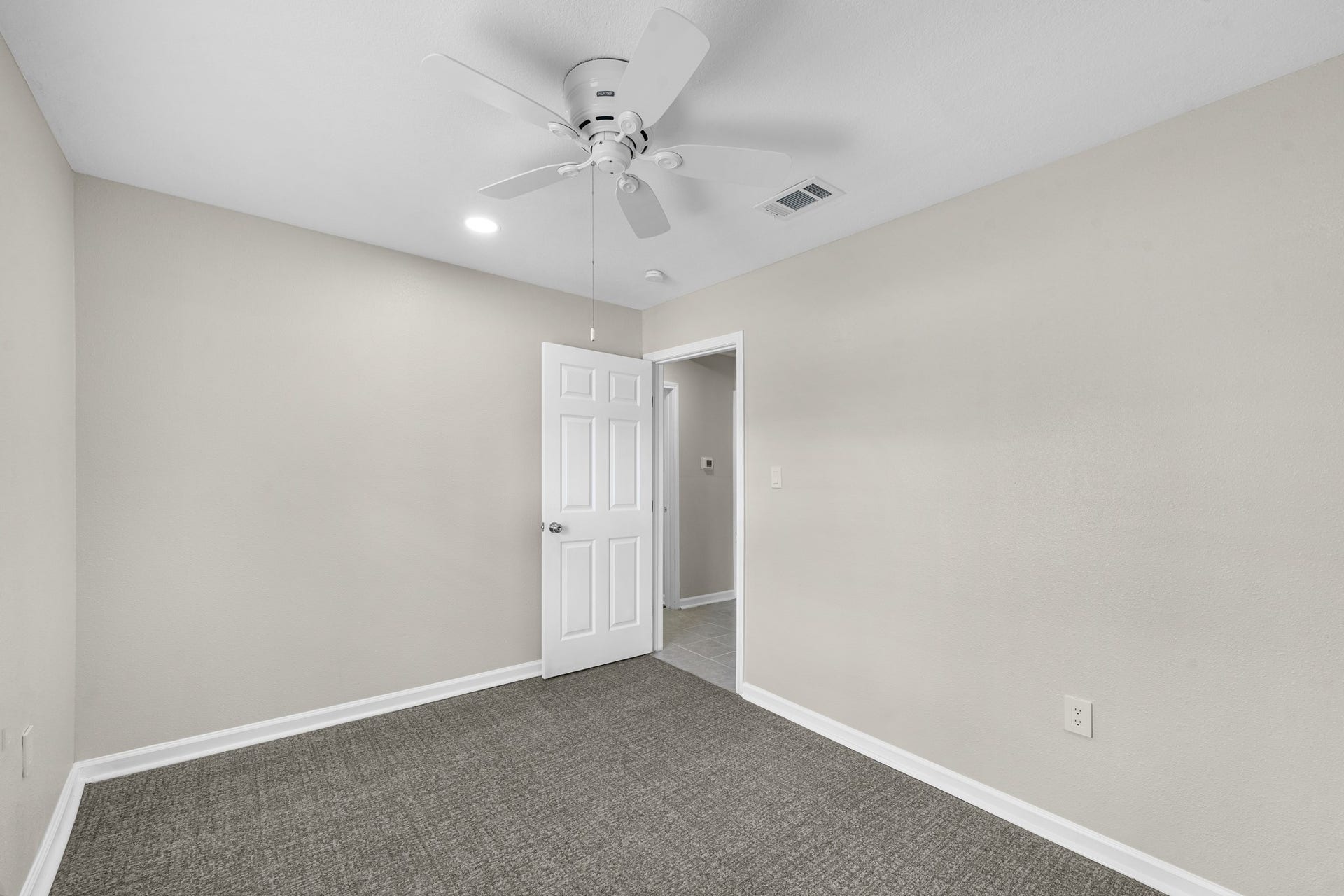 17435 Wells Drive, #CR115, Pearland, TX 77584 Additional view of the bedroom.