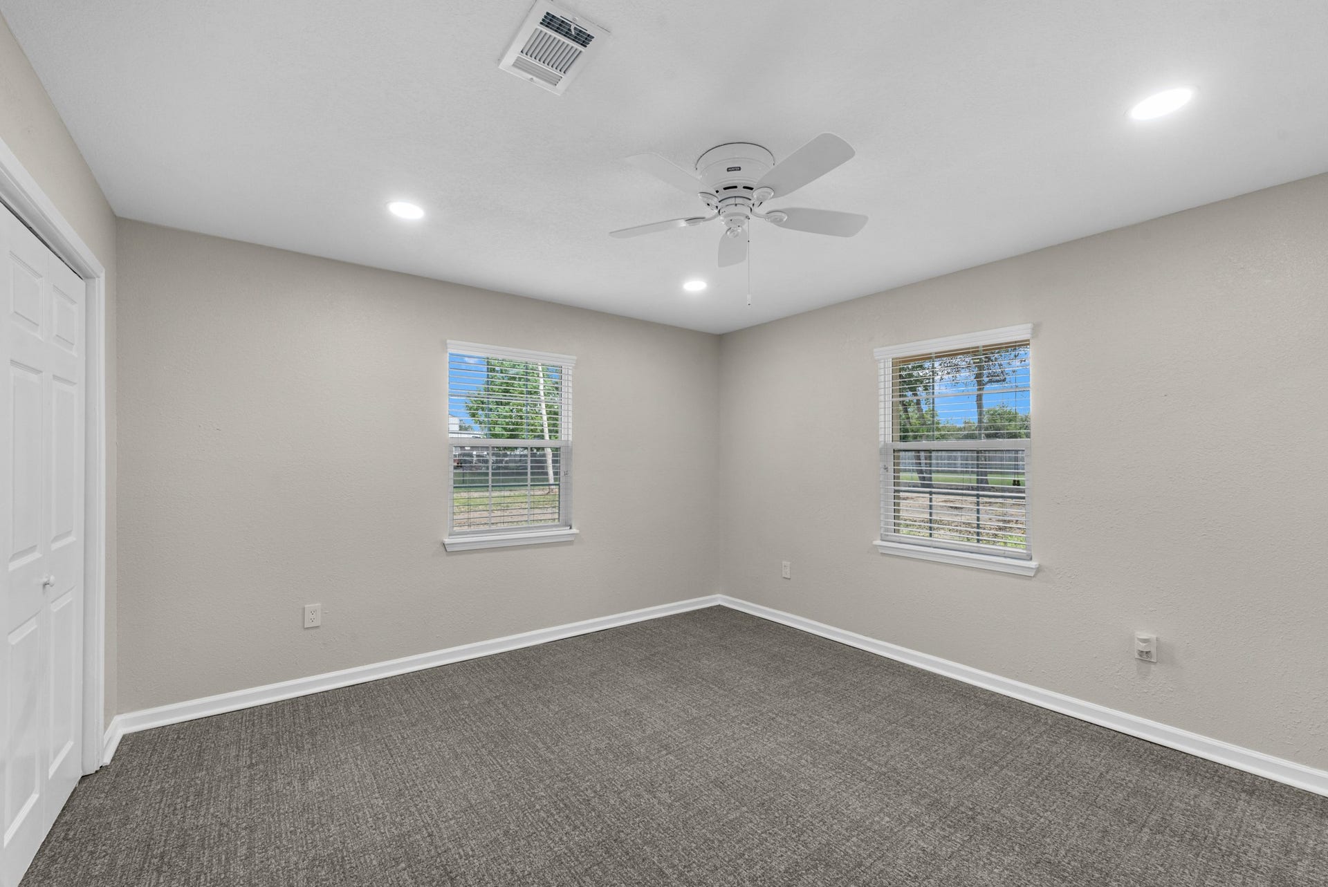 17435 Wells Drive, #CR115, Pearland, TX 77584 Two windows bring natural light into the primary bedroom.