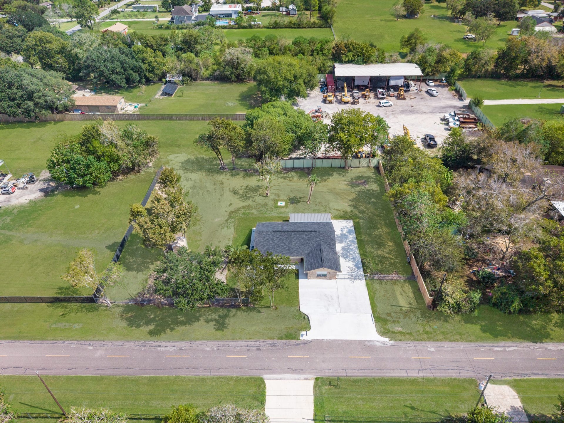 17435 Wells Drive, #CR115, Pearland, TX 77584 From above, the oversized 0.8-acre lot offers plenty of room with large mature trees.