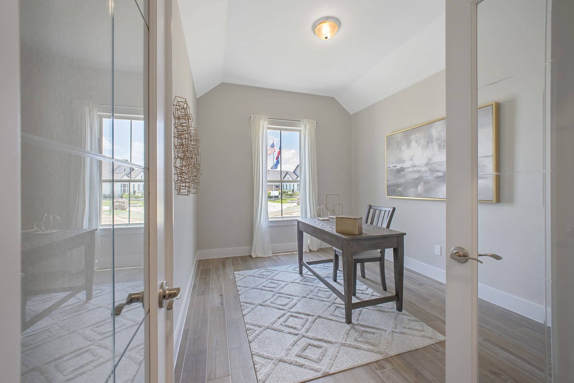 22122 Cortona Creek Lane, Hockley, TX 77447 Step into the inviting home office, where elegant tile flooring adds a touch of freshness and comfort to the workspace. Natural light pours through the window, creating an inspiring environment for productivity and focus.