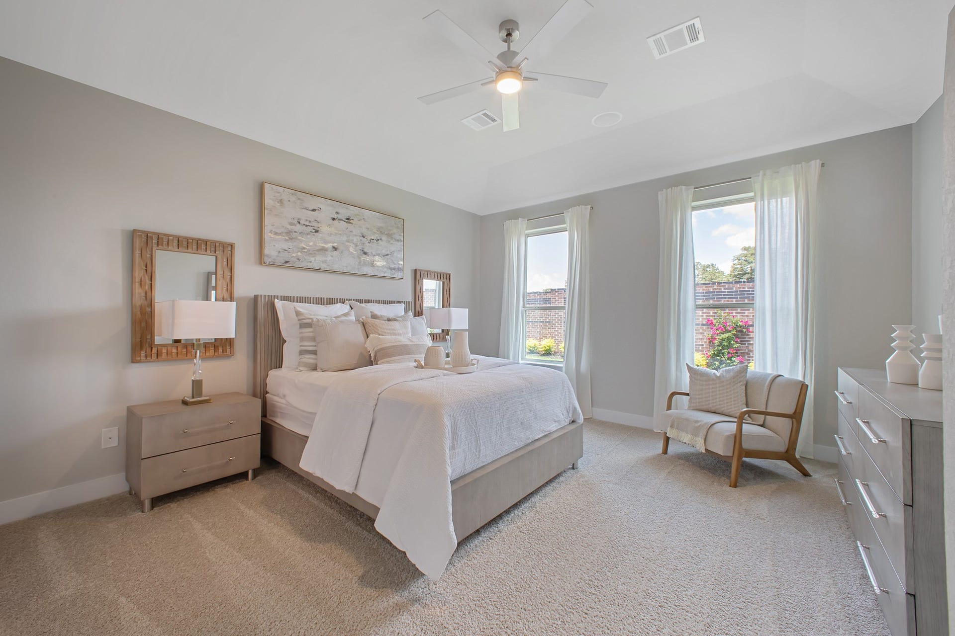 22122 Cortona Creek Lane, Hockley, TX 77447 Escape and relax in the exquisite primary suite, a haven to unwind after a long day. The spacious room, located on first floor, boasts plush carpeting, soothing paint tones, high ceilings, and expansive windows adorned with privacy blinds.