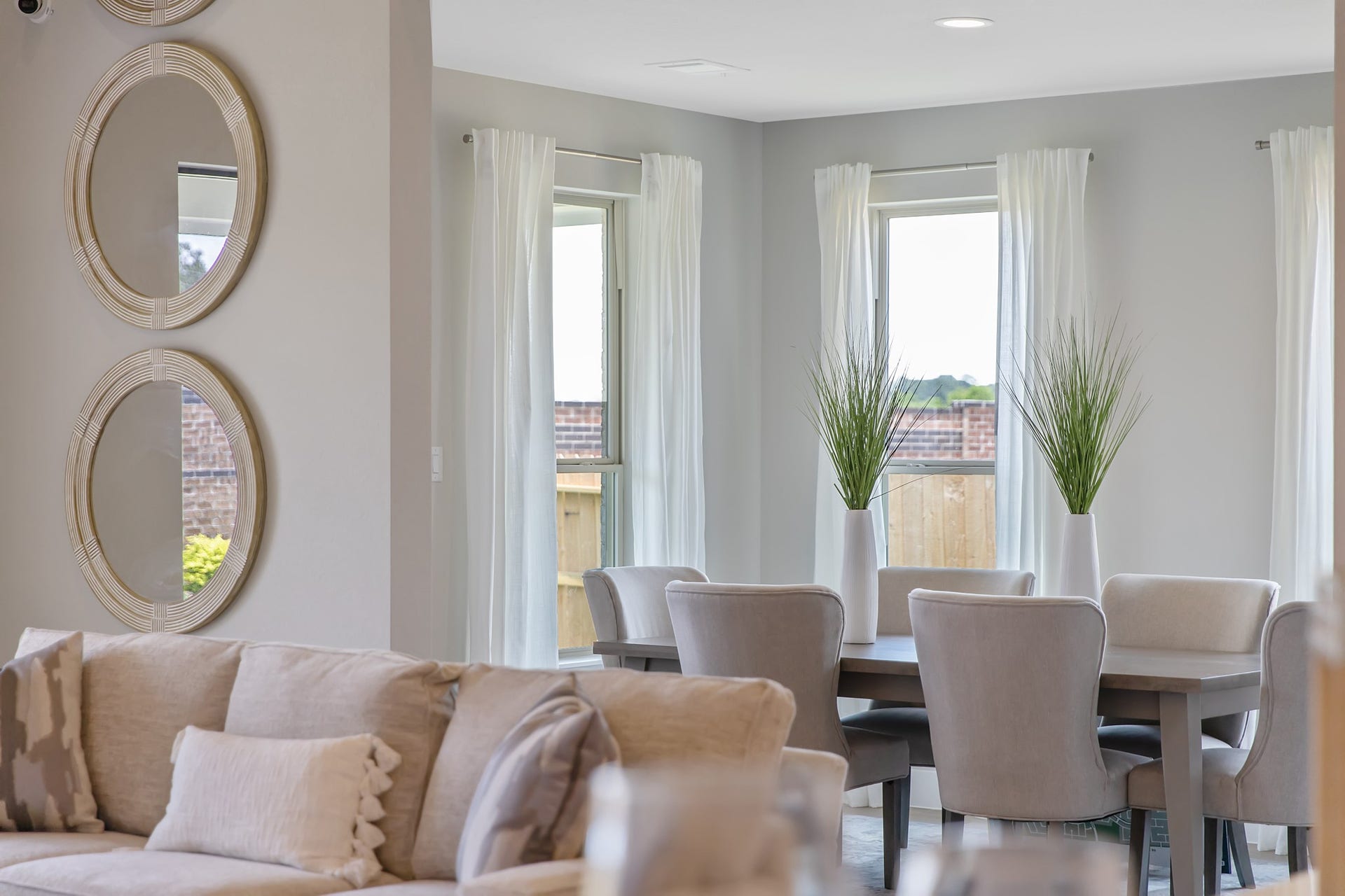22122 Cortona Creek Lane, Hockley, TX 77447 Make memories gathered around the table with your family and friends! This spacious dining room features elegant flooring, custom paint, and adjacent to family room and kitchen for open concept feel.
