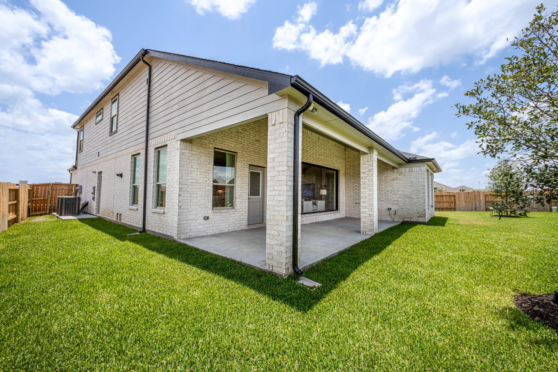 22122 Cortona Creek Lane, Hockley, TX 77447 Come and see this spacious backyard with its beautiful covered patio. There is plenty of room for the kids to play and adults to relax. Perfect for your outdoor living space, patio furniture, bbq pit, and so much more. The possibilities are endless!