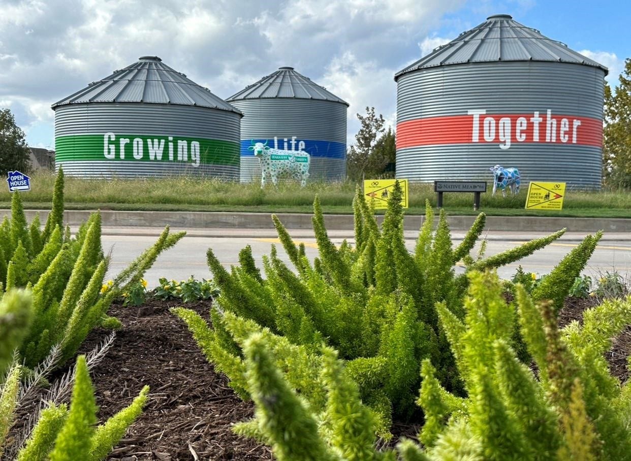 2418 Green Kale Drive, Richmond, TX 77406 "Growing Life Together" Harvest Green's iconic silos welcome you to one of Fort Bend County's premier master-planned communities, built around connection, wellness, and community spirit!