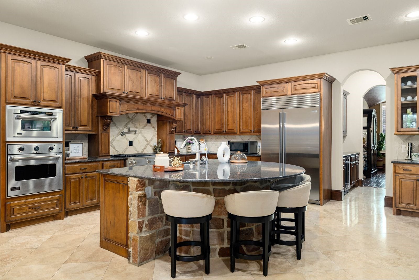 27711 Charter Lake Lane, Katy, TX 77494 Expansive island perfect for entertaining, casual dining, and gathering with family and friends.