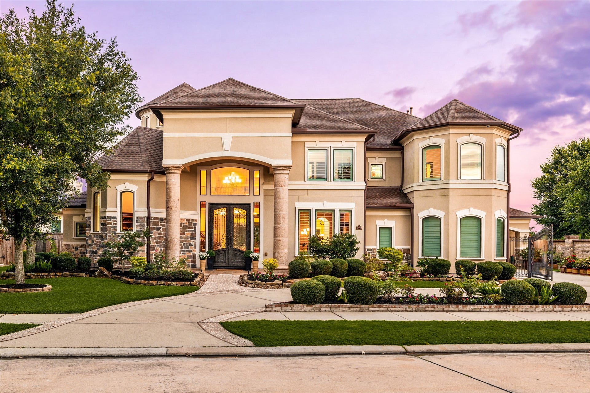 27711 Charter Lake Lane, Katy, TX 77494 Experience luxury LAKEFRONT living in one of Cinco Ranch's most exclusive gated communities
