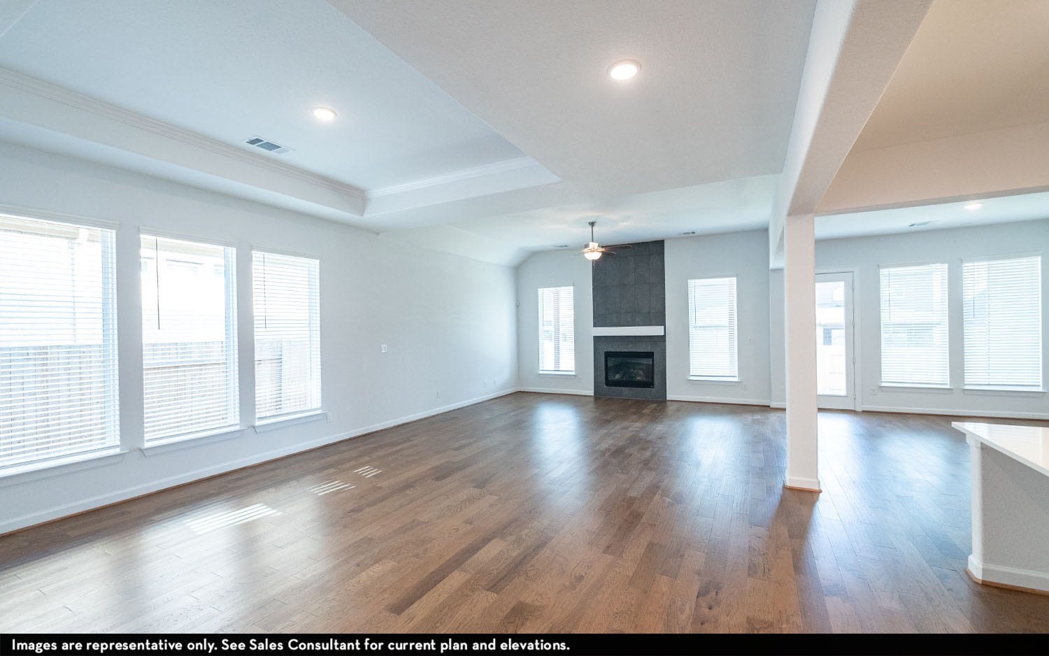 138 Lakeland Circle, Rosharon, TX 77583 Living room