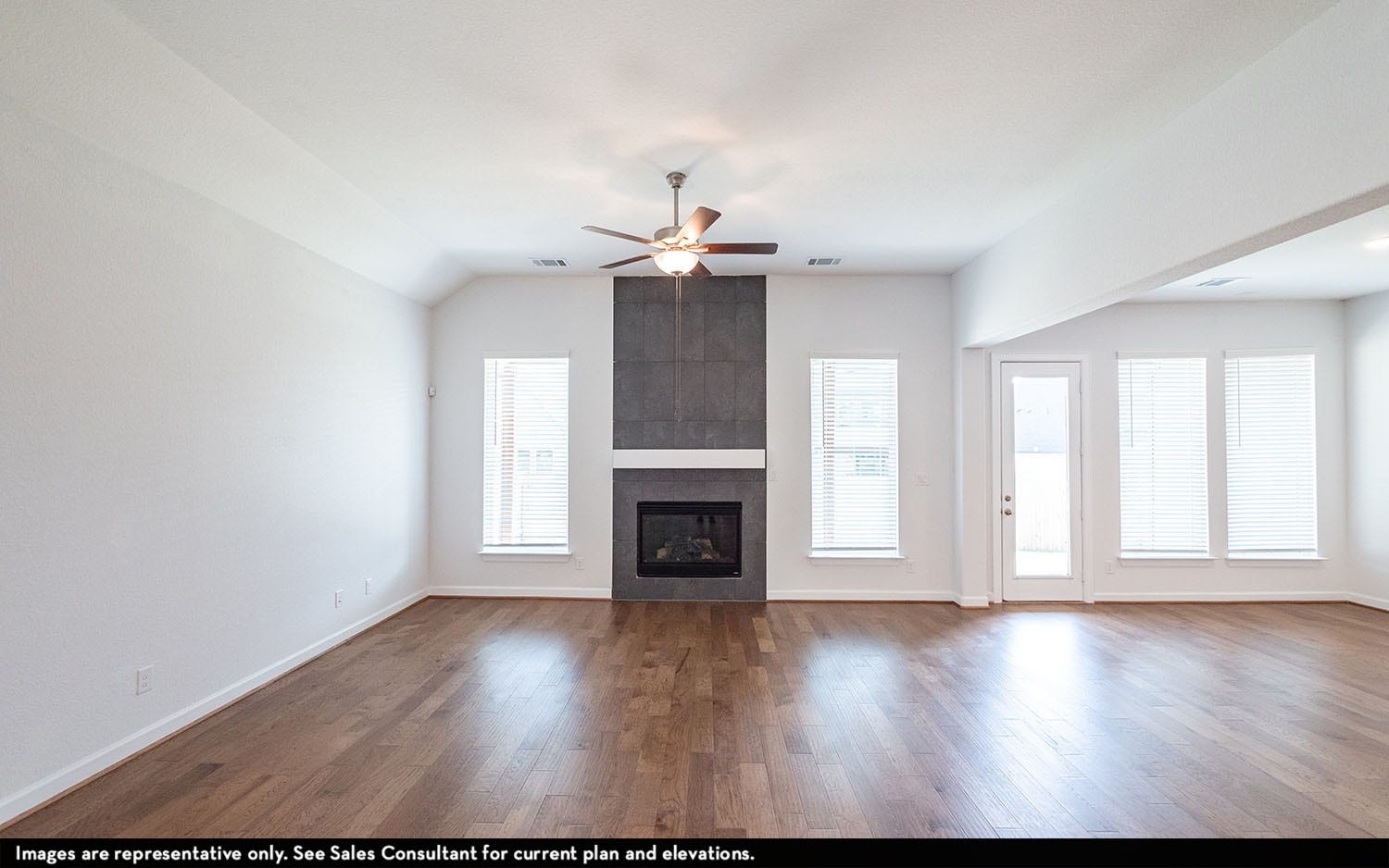 138 Lakeland Circle, Rosharon, TX 77583 Living room