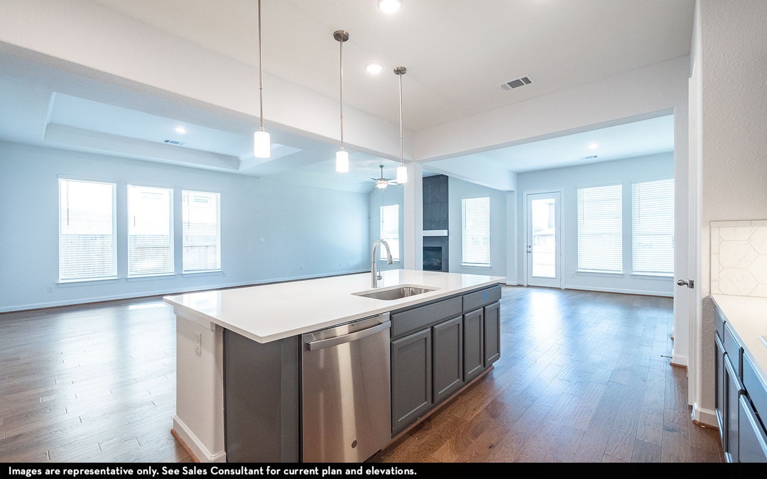 138 Lakeland Circle, Rosharon, TX 77583 Kitchen/living room