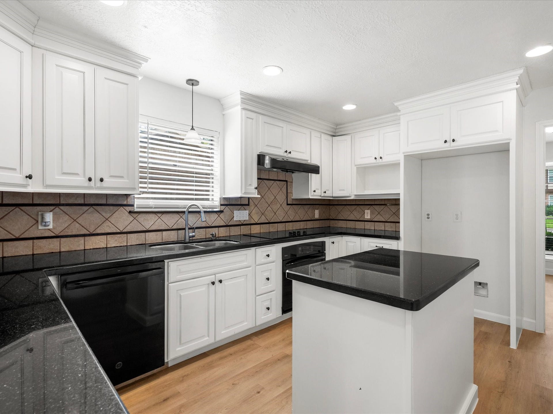 2715 River Birch Drive, Sugar Land, TX 77479 2715 River Birch Drive, Sugar Land, TX 77479