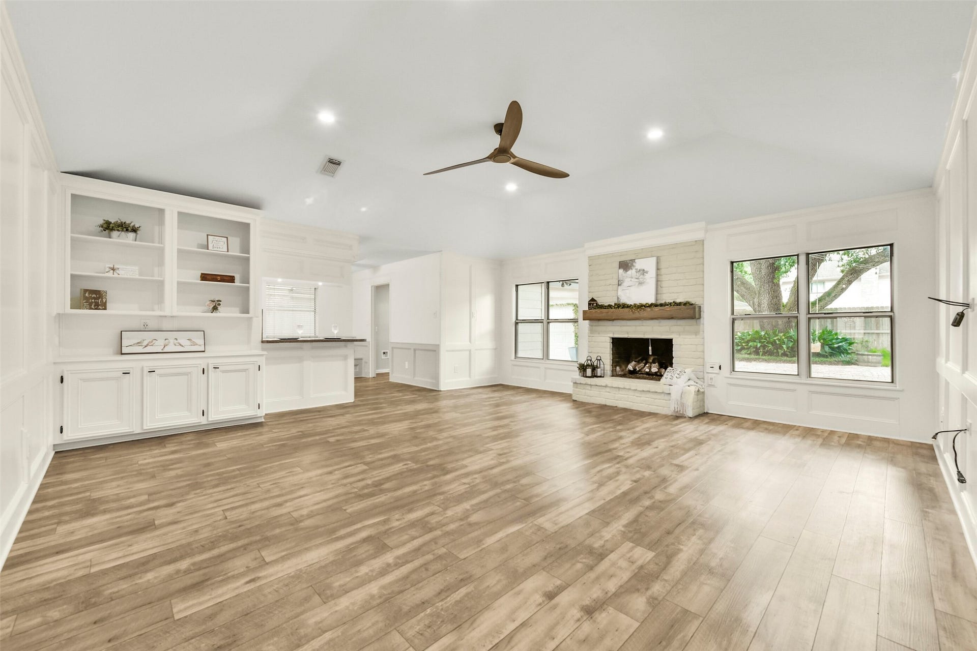 Another view of the family room...