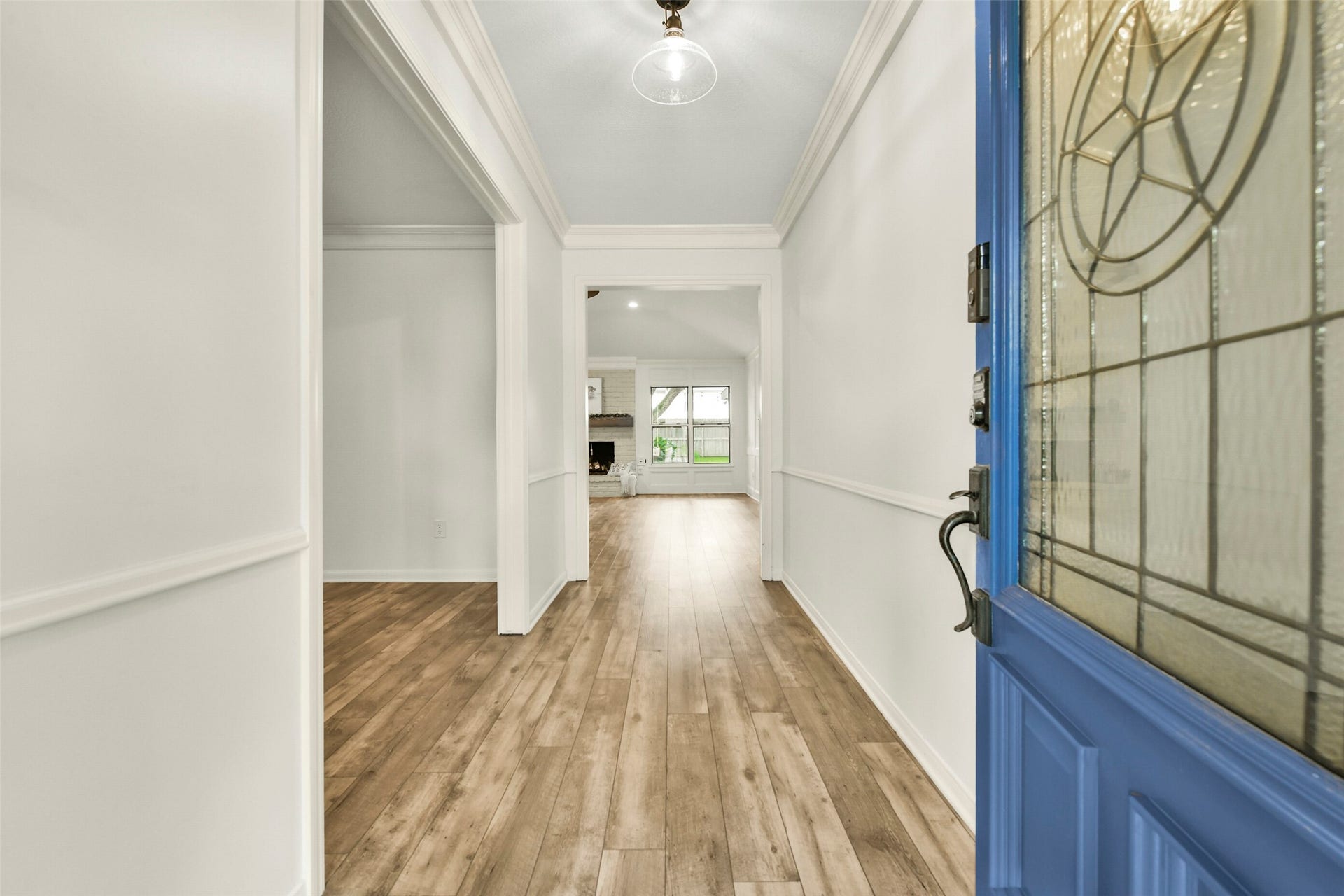 Welcome home... the entry foyer.
