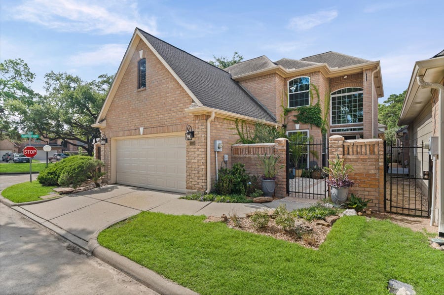 Property photo for 8003 Oakwood Hollow Street, Houston, TX