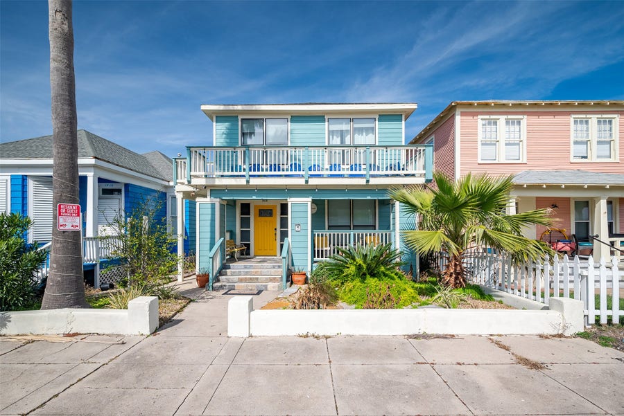 Property photo for 1414 Avenue N 1/2 Street, Galveston, TX