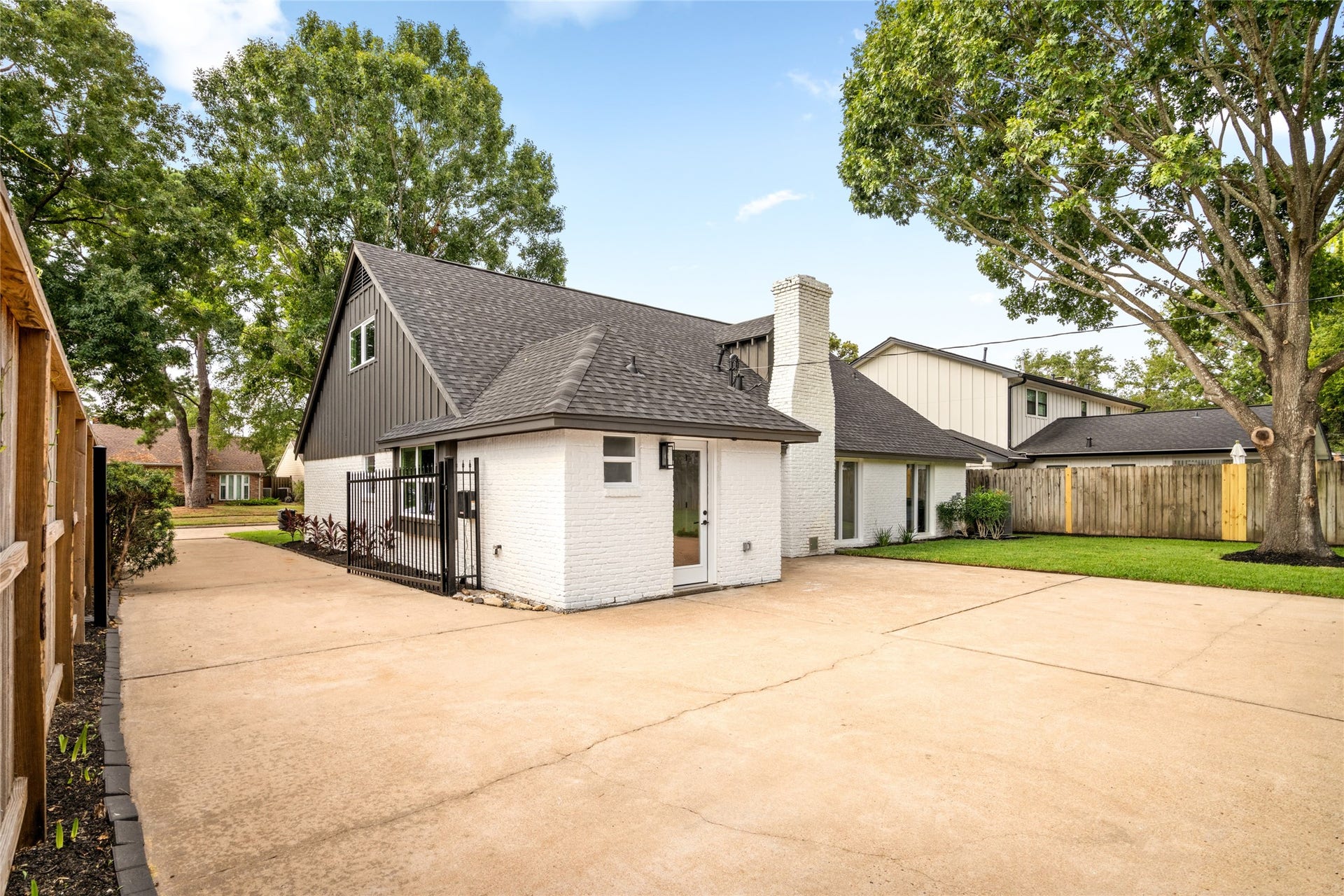 1004 Martin Street, Houston, TX 77018 1004 Martin Street, Houston, TX 77018