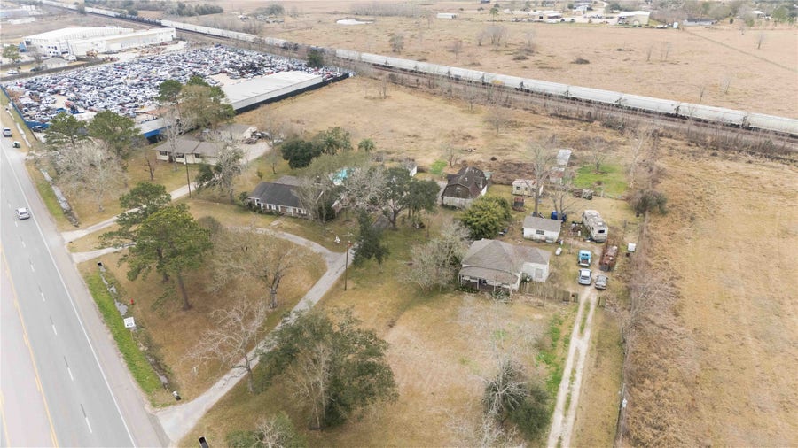 Property photo for 4260 E Highway 6 Highway, Alvin, TX