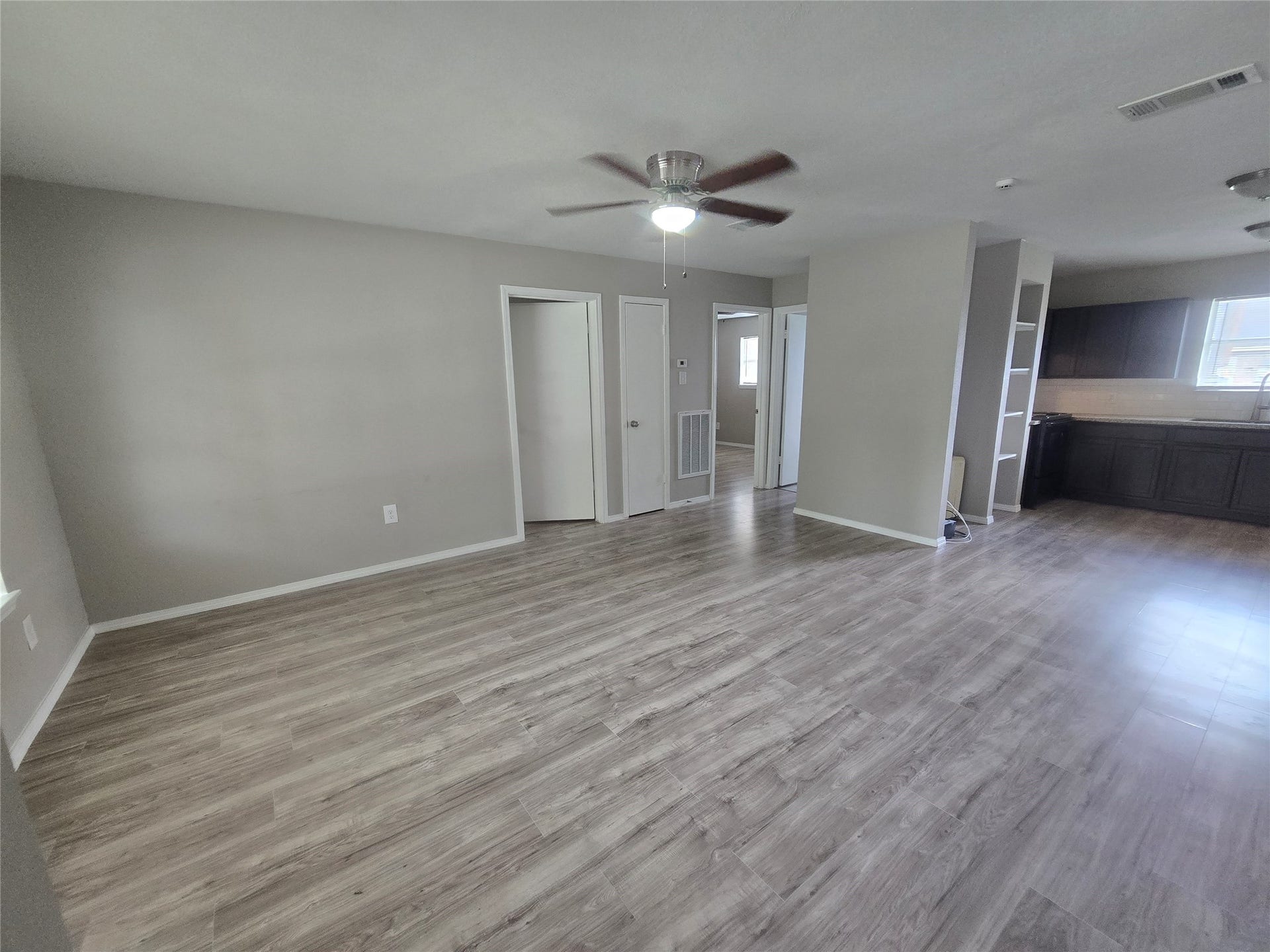 3453 W Highway 6, #1, Alvin, TX 77511 living room