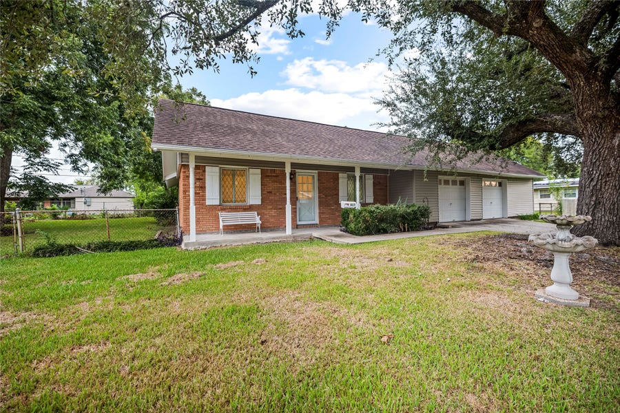 Property photo for 613 Grantham Road, Baytown, TX
