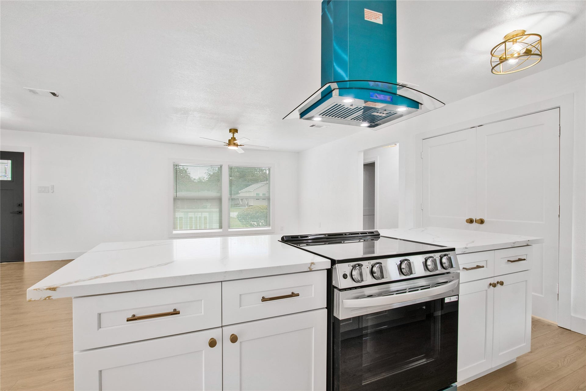 1118 Lake Road, La Marque, TX 77568 1118 Lake Road, La Marque, TX 77568