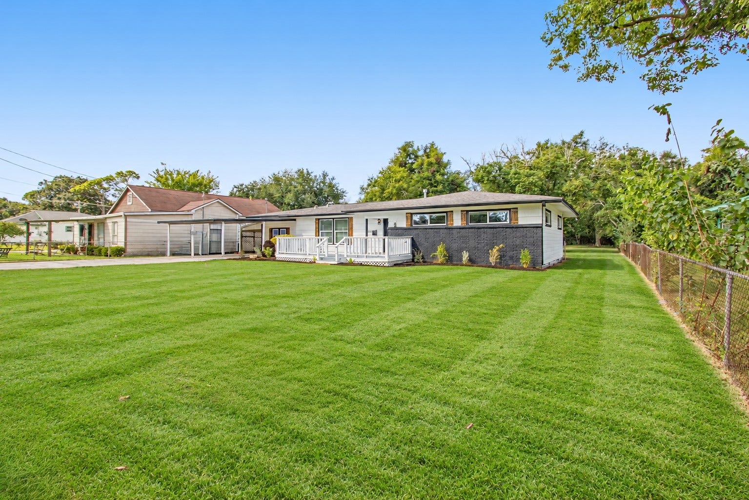 1118 Lake Road, La Marque, TX 77568 1118 Lake Road, La Marque, TX 77568