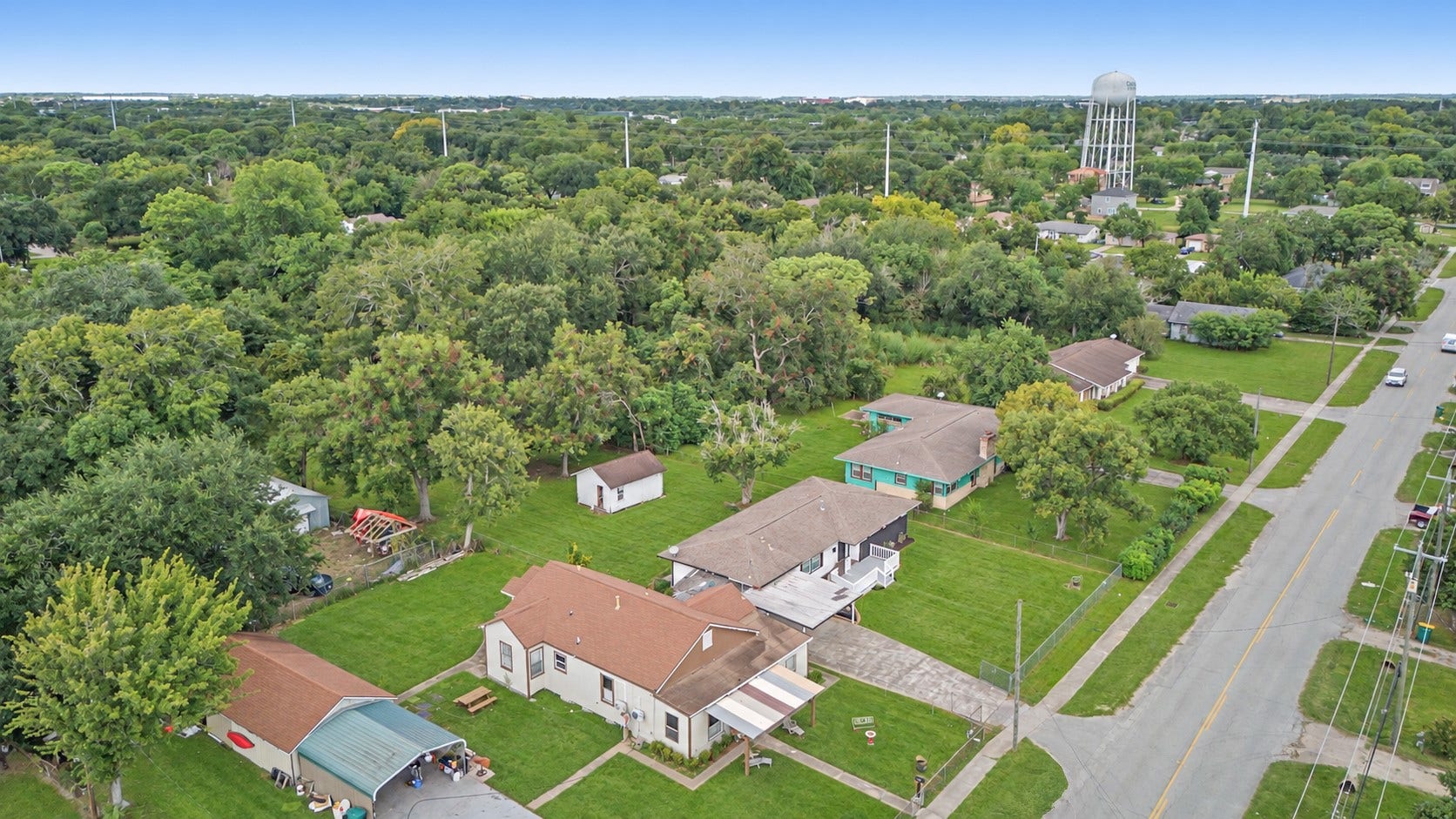 1118 Lake Road, La Marque, TX 77568 1118 Lake Road, La Marque, TX 77568