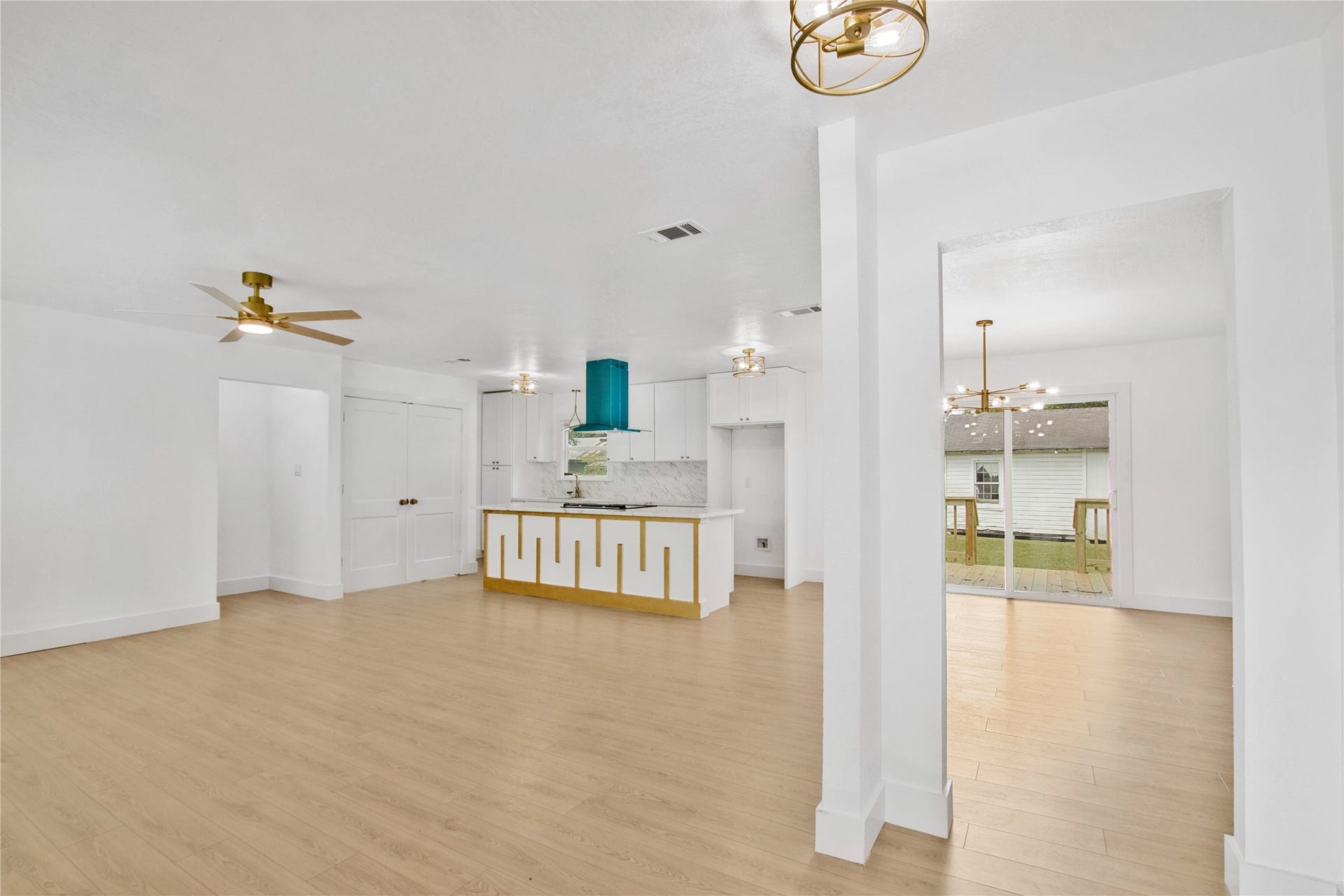 1118 Lake Road, La Marque, TX 77568 1118 Lake Road, La Marque, TX 77568