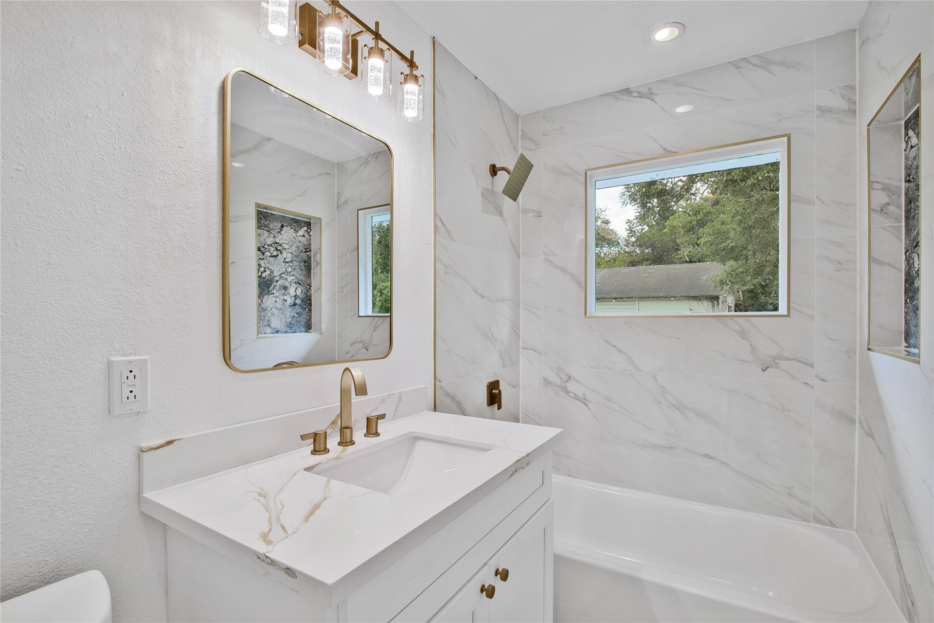 1118 Lake Road, La Marque, TX 77568 1118 Lake Road, La Marque, TX 77568