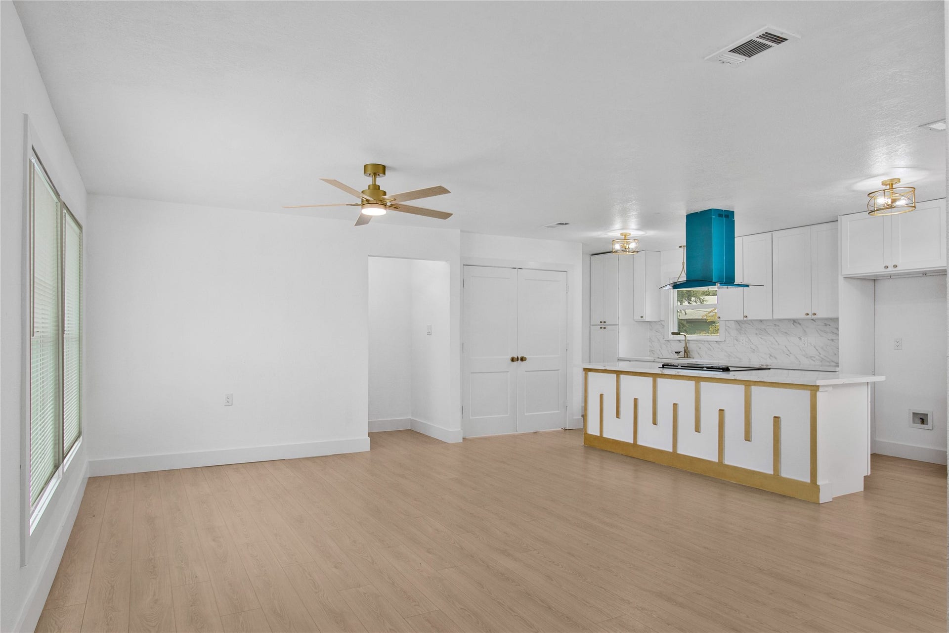 1118 Lake Road, La Marque, TX 77568 1118 Lake Road, La Marque, TX 77568
