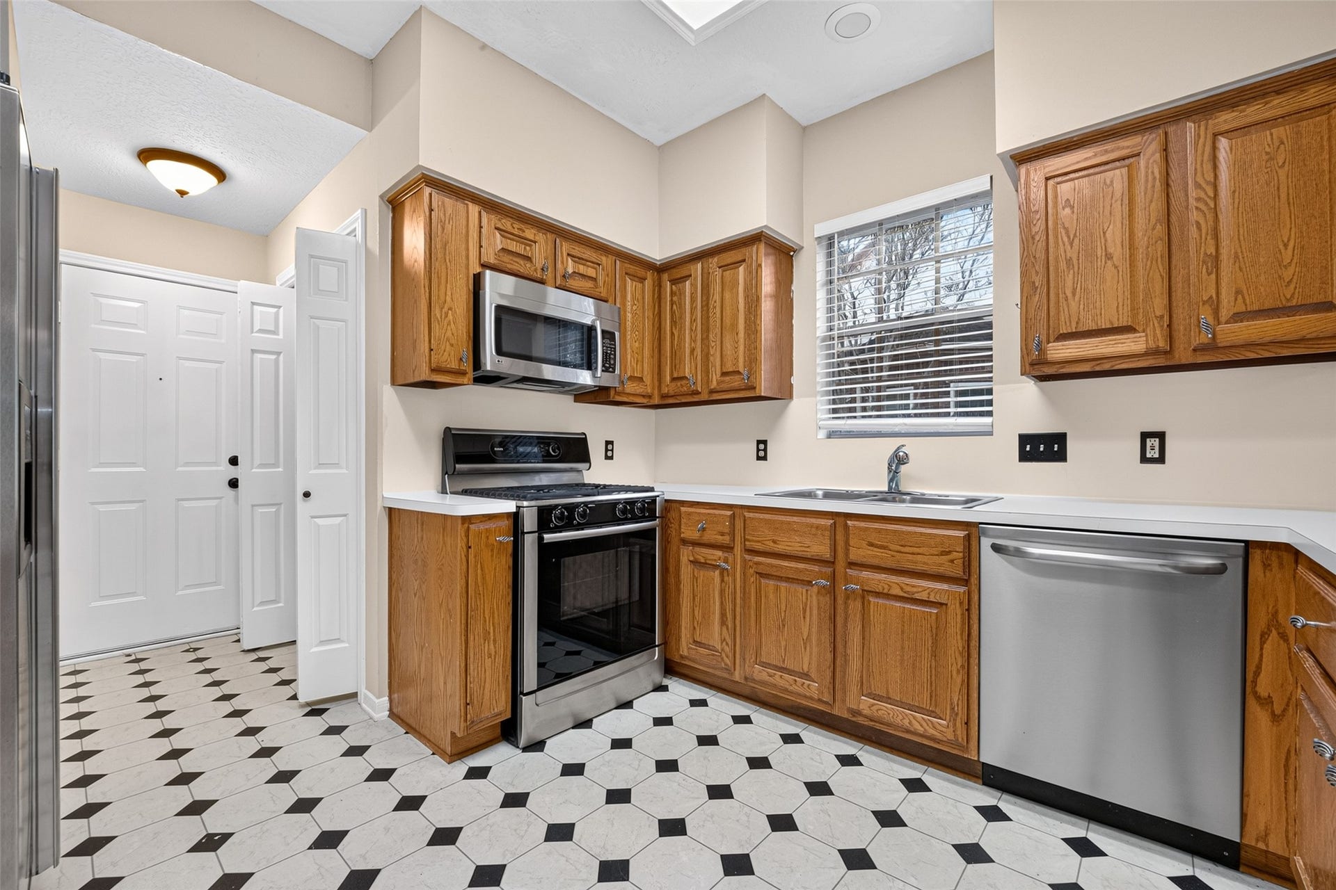 16002 Brittany Knoll Drive, Houston, TX 77095 16002 Brittany Knoll Drive, Houston, TX 77095