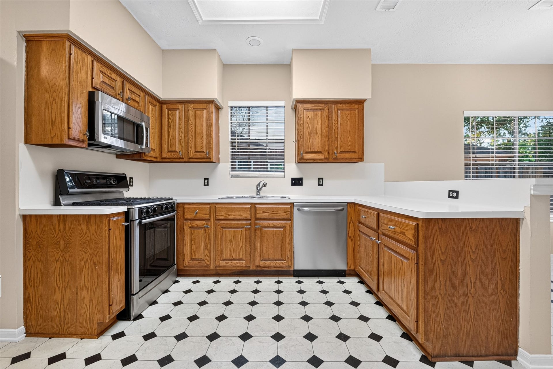 16002 Brittany Knoll Drive, Houston, TX 77095 16002 Brittany Knoll Drive, Houston, TX 77095