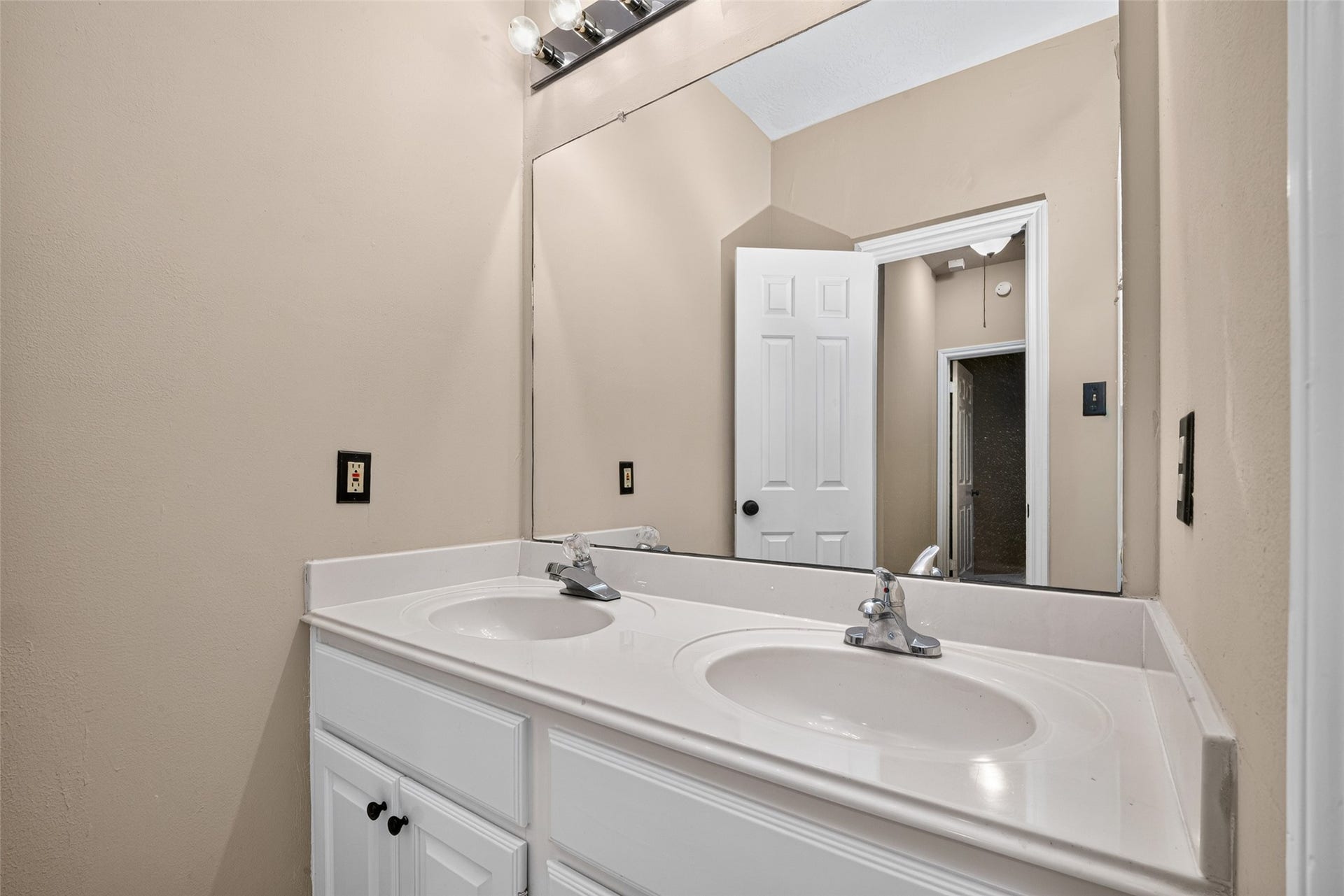 16002 Brittany Knoll Drive, Houston, TX 77095 Secondary bath with double sinks.