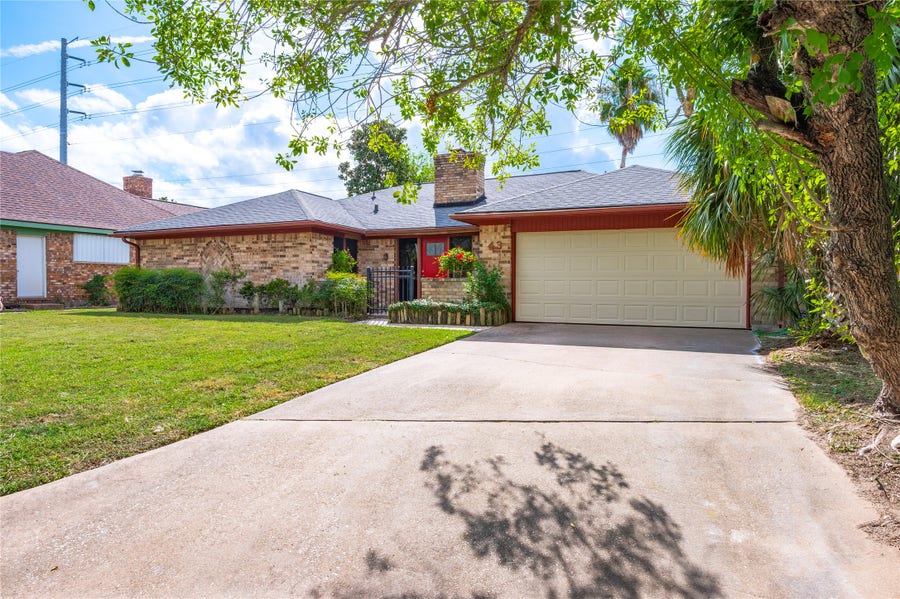 Property photo for 43 Quintana Drive, Galveston, TX