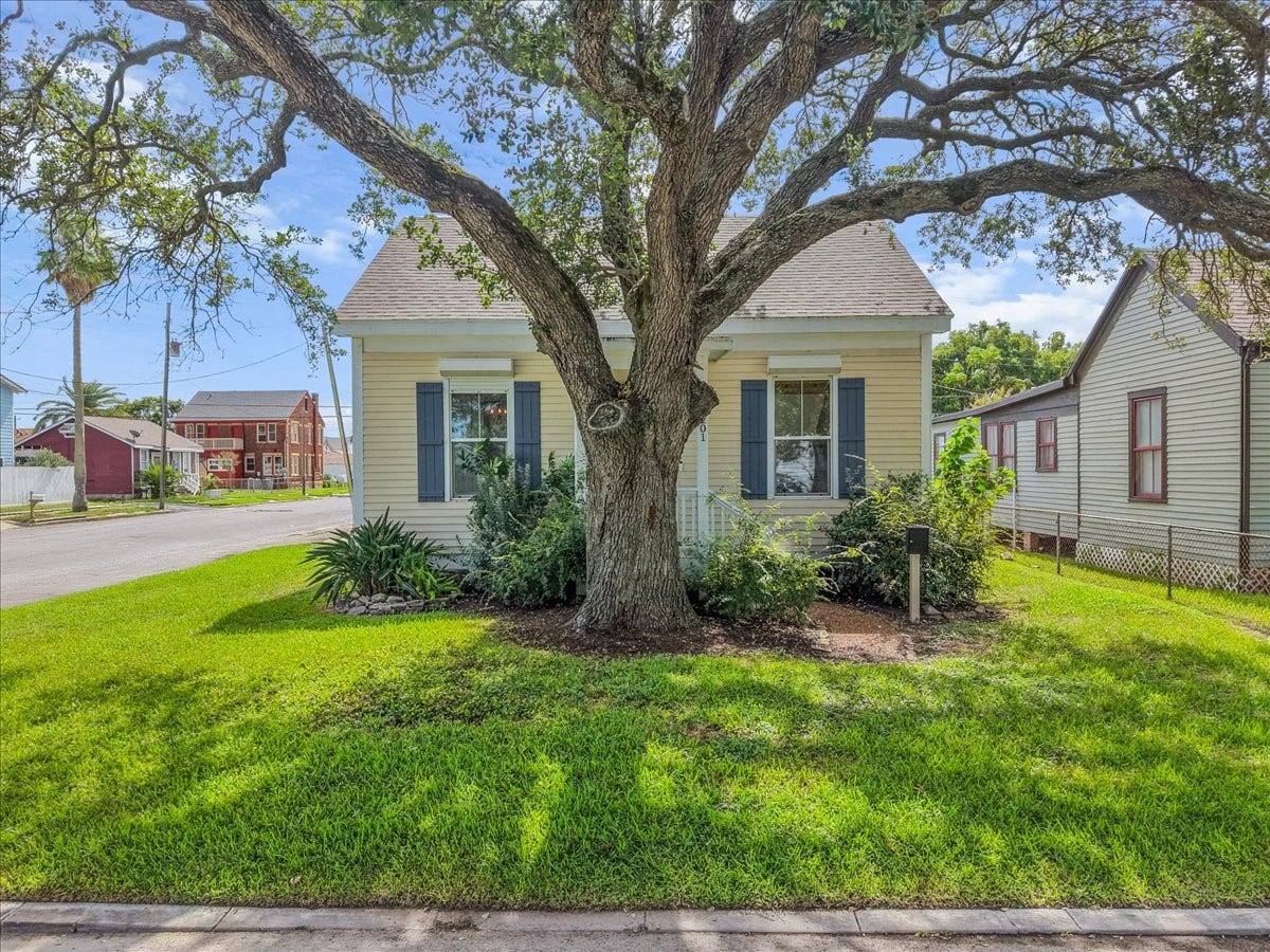 4201 Avenue R, Galveston, TX 77550 Front exterior showing the homes classic island character.