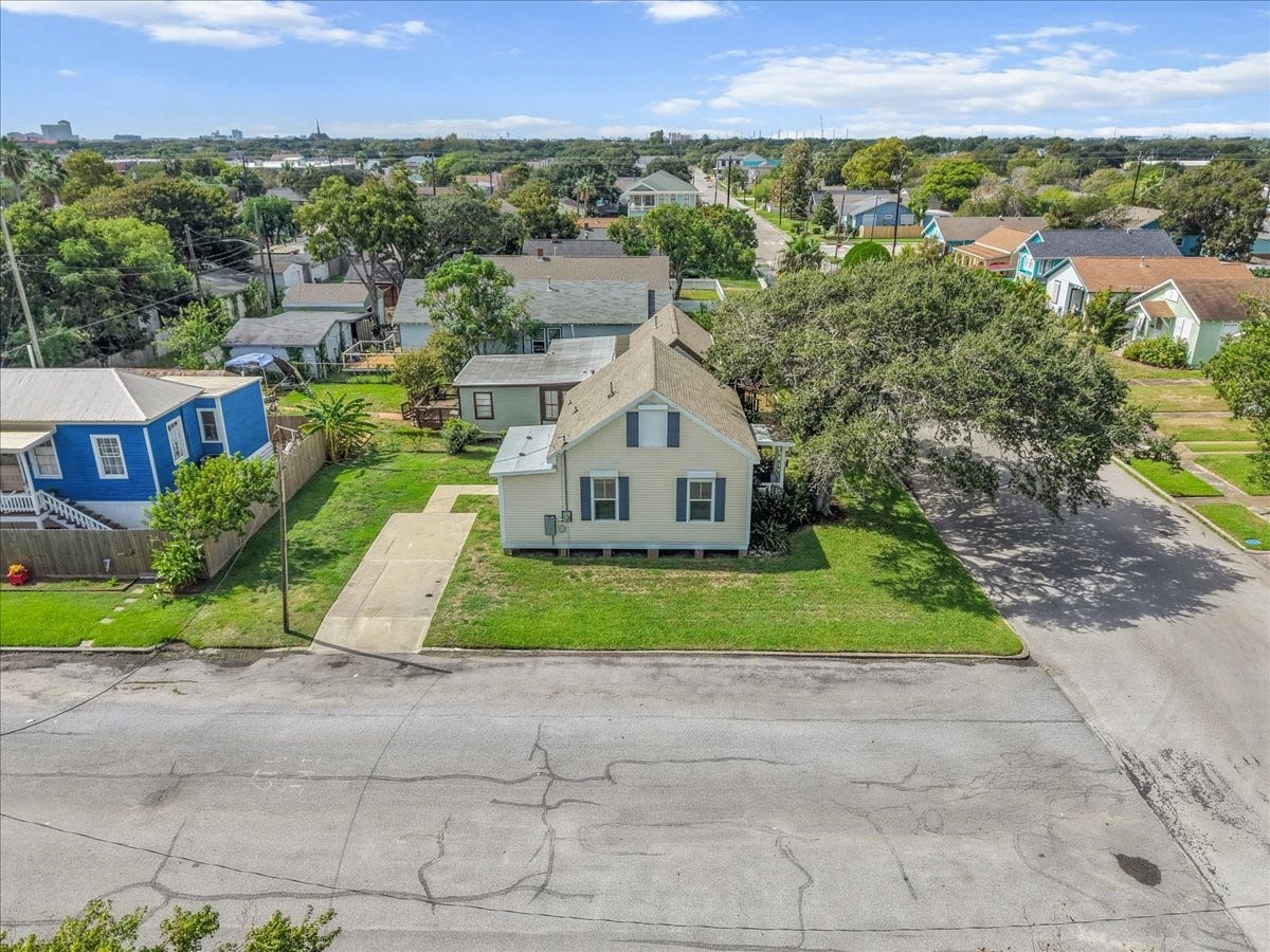 4201 Avenue R, Galveston, TX 77550 Aerial view highlighting the homes central Galveston location.