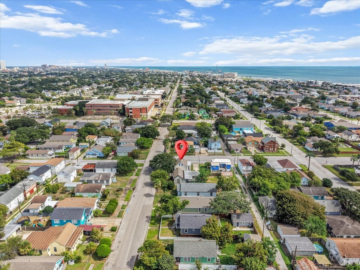 4201 Avenue R, Galveston, TX 77550 Elevated neighborhood view with convenient access to island amenities.