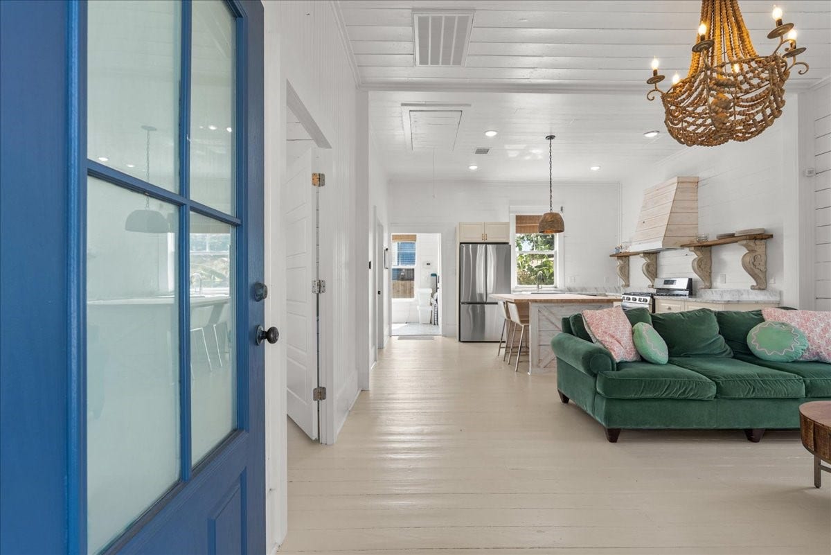 4201 Avenue R, Galveston, TX 77550 Bright open living area with plenty of natural light.