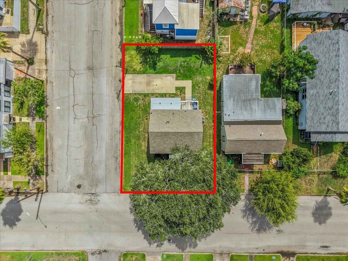 4201 Avenue R, Galveston, TX 77550 Overhead view outlining the property boundaries.