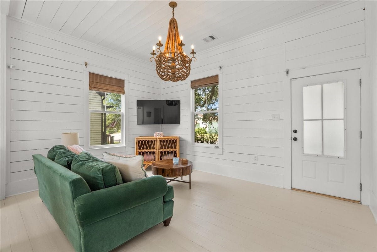 4201 Avenue R, Galveston, TX 77550 Open-concept layout ideal for relaxing or entertaining.