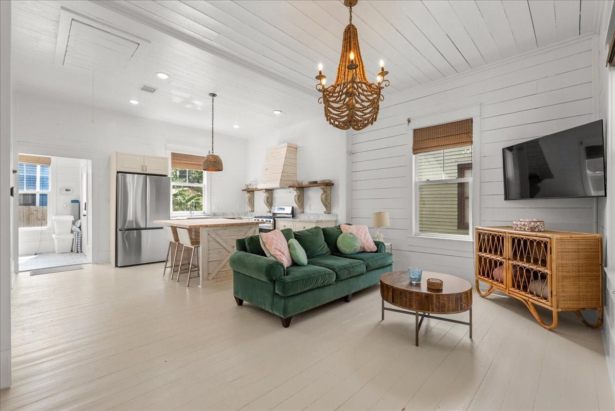4201 Avenue R, Galveston, TX 77550 Comfortable living space with an easy flow into the kitchen.