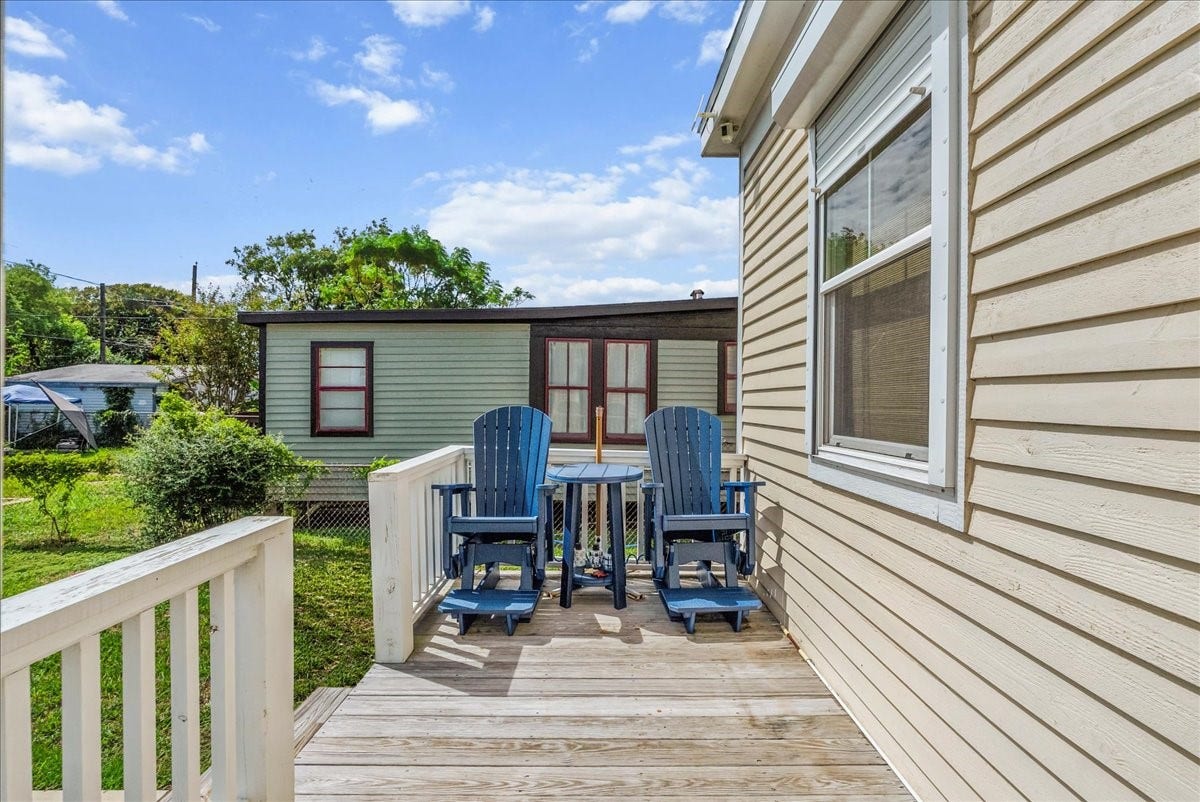 4201 Avenue R, Galveston, TX 77550 Outdoor deck space for relaxing or enjoying the island breeze.