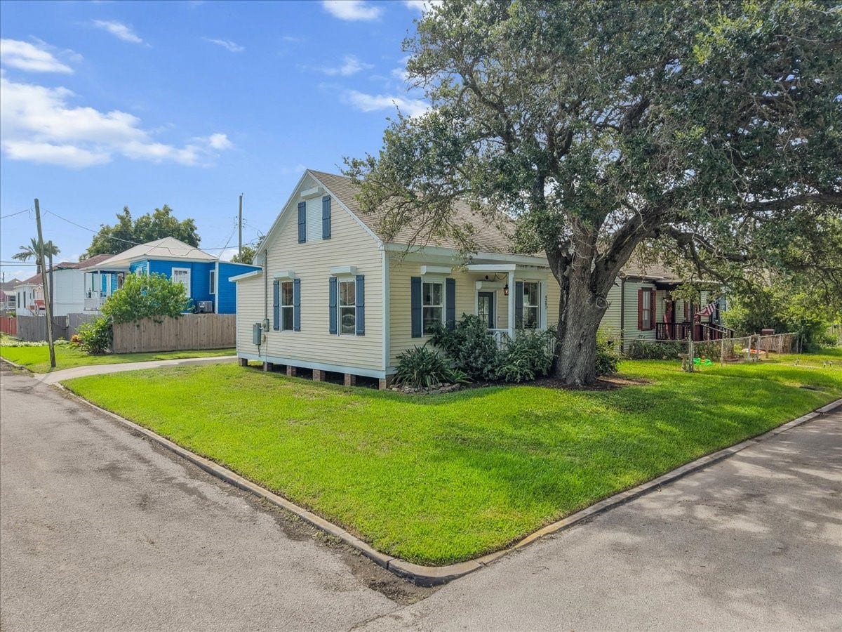 4201 Avenue R, Galveston, TX 77550 Wide front view showcasing the home and surrounding lot.